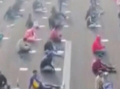 Milhares de candidatos fazem exame do governo em pista de pouso na Índia | Al Jazeera