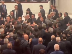 Briga irrompe no parlamento turco no último dia de negociações orçamentárias | Feed de notícias