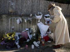 Vila francesa homenageia atriz de extrema direita Brigitte Bardot | Entretenimento