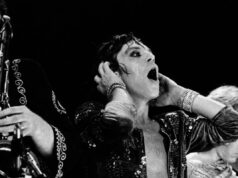 “Onde está o seu alô?”: Como Keith Richards surpreendeu ex-companheiros de banda sem que Mick Jagger soubesse (desastre pós-banho com champanhe)