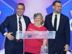 Charlie Kirk é um funcionário da Target homenageado no Americafest após o incidente da camisa