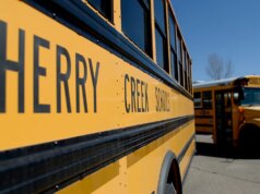 O distrito escolar do Colorado usou ‘filtro racial’ ao disciplinar os alunos: Alegações