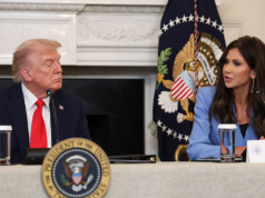 Os democratas pediram a Trump que revogasse as regras que limitam os green cards para beneficiar as pessoas