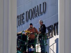 O nome de Trump foi adicionado ao Kennedy Center depois que o conselho nomeou o local em DC