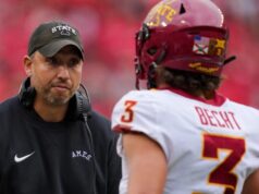 Acompanhamento do Portal de Transferência: O Dia 1 inclui jogadores seguindo treinadores em novas equipes