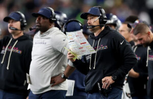 Ravens pedem para entrevistar Seahawks OC Klint Kubiak para o cargo de treinador principal