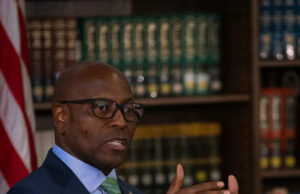 Quinn Gray da FAMU Football, Eddie John Davis será o apresentador conjunto