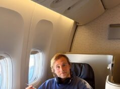 Dentro de um voo em classe executiva de Londres para Seul – com malas de viagem de grife e camas com mais de 2 metros de comprimento