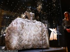Por dentro da exposição Maria Antonieta da V&A: REBEKAH ABSALOM revela a surpreendente história por trás do vestido de noiva da rainha francesa