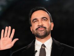 Zohran Mamdani presta juramento sobre o Alcorão ao tomar posse como prefeito de Nova York na histórica estação de metrô