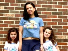 Meus dois gêmeos foram diagnosticados com câncer quando eram recém-nascidos… um pequeno detalhe nas fotos foi o primeiro sinal