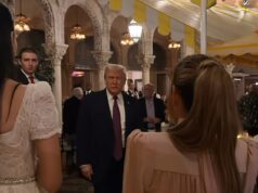 Modelos ‘ameaçadas por Melania Trump com punição severa depois de tirar fotos secretas de Barron durante o Natal em Mar-a-Lago’