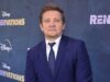 Jeremy Renner compartilha uma foto arrepiante de um limpa-neves em um acidente quase fatal há três anos