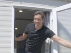 ‘Tudo parece um pouco desesperado’: a verdade sobre os bizarros novos empreendimentos lucrativos de Vernon Kay, apesar de seu enorme salário de £ 395.000 na BBC – enquanto fontes dizem a KATIE HIND quanto ele deve ganhar depois que Tess Daly saiu do Strictly