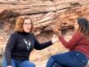 Mulher intrometida grita insultos a turista italiano durante uma disputa mesquinha por causa de um local para selfies no deslumbrante Red Rock Canyon