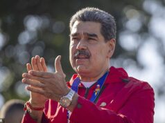 Keir Starmer se distancia dos ataques aéreos na Venezuela e quer falar com Trump enquanto Maduro é ‘capturado’ e indiciado por acusações de drogas e armas