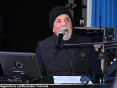 Billy Joel choca os fãs com o primeiro show ao vivo desde o diagnóstico de distúrbio cerebral enquanto sobe ao palco com duas filhas