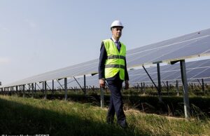 Ed Miliband enfrenta uma batalha no Tribunal Superior por uma das maiores fazendas solares do Reino Unido, enquanto os residentes alertam que isso ‘destruirá suas zonas rurais’