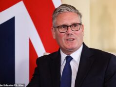 Starmer luta por uma estratégia de custo de vida em meio à ameaça da Reforma – já que o PM admite que os britânicos estão ‘mais difíceis do que deveriam ser’