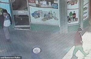 A polícia divulga novo CCTV do assassino e companheiro de prisão enquanto eles permanecem fugitivos após a fuga da prisão no dia de Ano Novo