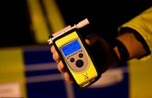 Os planos trabalhistas para um limite de tolerância quase zero à condução sob o efeito do álcool são ‘uma sentença de morte para os pubs rurais’ – como o ministro insiste que as pessoas ainda podem ter ‘uma ótima noite fora’, desde que não usem carro