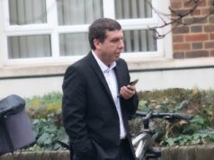 Enfermeira perguntou aos trabalhadores de entrega de comida se o pacote continha nozes antes de sofrer uma reação alérgica fatal, ouve tribunal