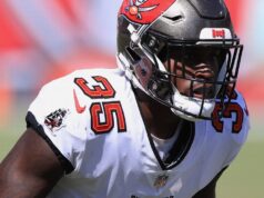Buccaneers CB Jamel Dean, LB Anthony Nelson eliminados contra os Panthers