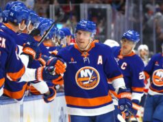 Bo Horvat, dos ilhéus, será avaliado por lesão na parte inferior do corpo