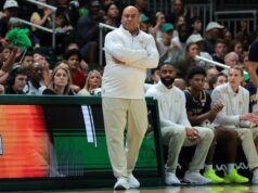 ACC repreende publicamente o técnico do Notre Dame, Micah Shrewsberry
