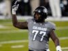 Estrela do Colorado, OT Jordan Seaton, entrando no portal de transferências