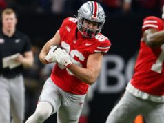 O tight end do estado de Ohio, Max Klare, opta por entrar no draft da NFL
