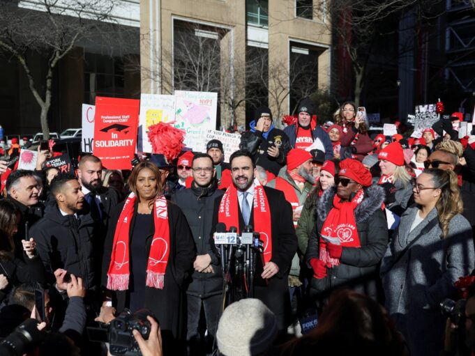 2026-01-12T151934Z_1146420649_RC2QZIALPMRO_RTRMADP_3_NEW-YORK-NURSES-STRIKE-1768254689.jpg