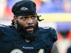 John Jenkins surpreso com extensão de contrato após cumprir 11 contratos de um ano