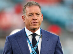 Os Dolphins trouxeram Troy Aikman como consultor para ajudar na busca de GM