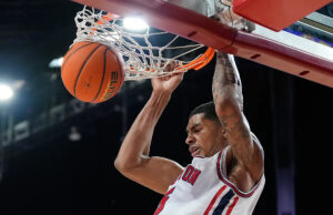 Kingston Flemings marcou 23 pontos para liderar o 7º Houston na vitória por 69-65 sobre o 14º Texas Tech