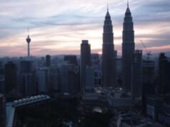 Cuspir aleatoriamente em Kuala Lumpur, Malásia, resultará em multa de IDR 8,2 milhões a partir de hoje