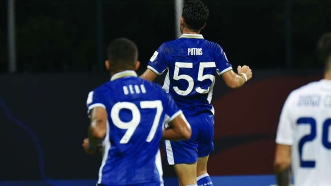 6926ff9ae4f5e-pemain-persib-bandung-frans-putros_665_374.jpg