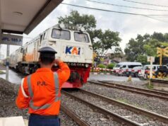 Garantindo a suavidade de Nataru, KAI Properti reforça a segurança nas passagens de nível