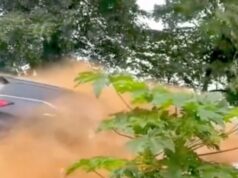 Incapaz de suportar descidas extremas, o Toyota Fortuner para em Gotekan