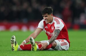 O Arsenal sofreu o último golpe defensivo na saída de Piero Hincapie contra o Liverpool