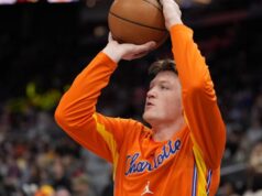 Kon Neupel, do Hornets, faz história no basquete ao quebrar o recorde de estreia de Steph Curry na NBA