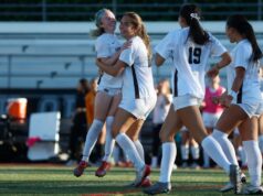 São Francisco interrompeu o ataque de Santo Inácio, marcando dois gols rápidos para vingar o empate e consolidar o controle da WCAL.