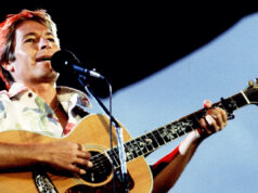 Neste dia de 1975, John Denver atingiu “Home Again” no topo da parada country com a faixa-título, famosamente escrita no saguão de um aeroporto.
