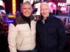 Andy Cohen e Anderson Cooper brindam o Ano Novo com uma dose de tequila