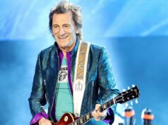 Veja Ronnie Wood comemorar o Ano Novo com uma apresentação especial de um clássico do Face e duas novas faixas