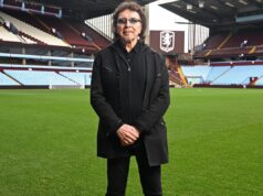 Em uma nova mensagem de vídeo, Tony Iommi, do Black Sabbath, compartilha uma atualização sobre seu tão aguardado álbum solo, refletindo sobre o ano passado.