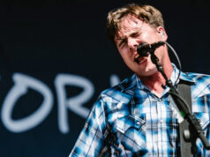 3 músicas de rock dos anos 2000 que ainda são perfeitas para o karaokê