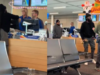 ‘Vou dar um tapa em você’: homem ameaça funcionárias de companhia aérea em explosão viral em aeroporto dos EUA | Notícias virais