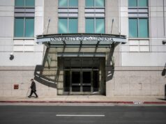 O sistema de US$ 28 milhões da UC para pagamento de pensões gerou caos e reclamações