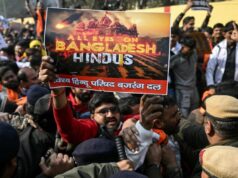 Outro homem hindu atacado e incendiado por uma multidão em Bangladesh; escapa pulando na lagoa | Notícias do mundo